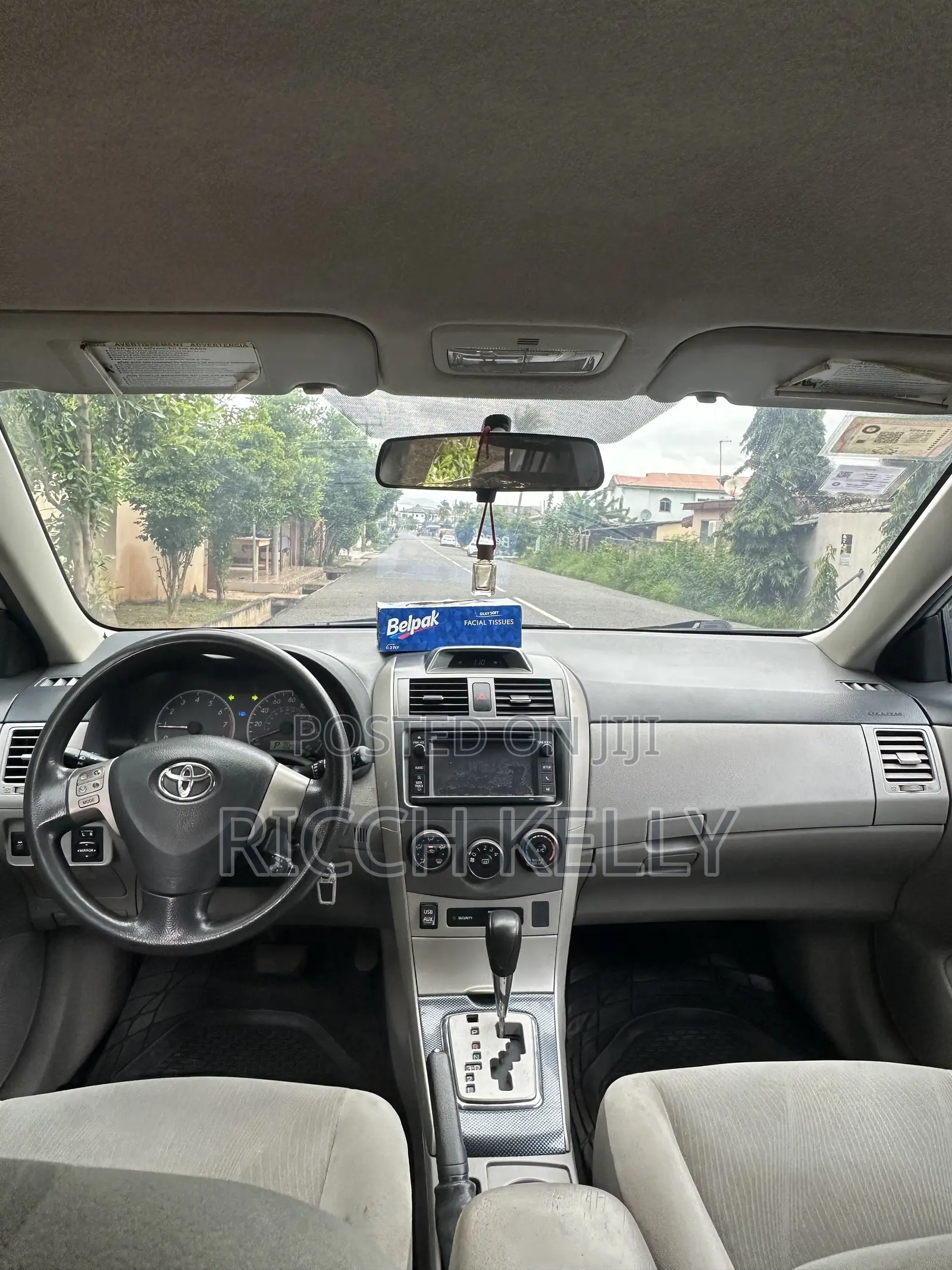 Toyota Corolla LE Special Edition 4dr Sedan (1.8L 4cyl 4A) 2013 Silver