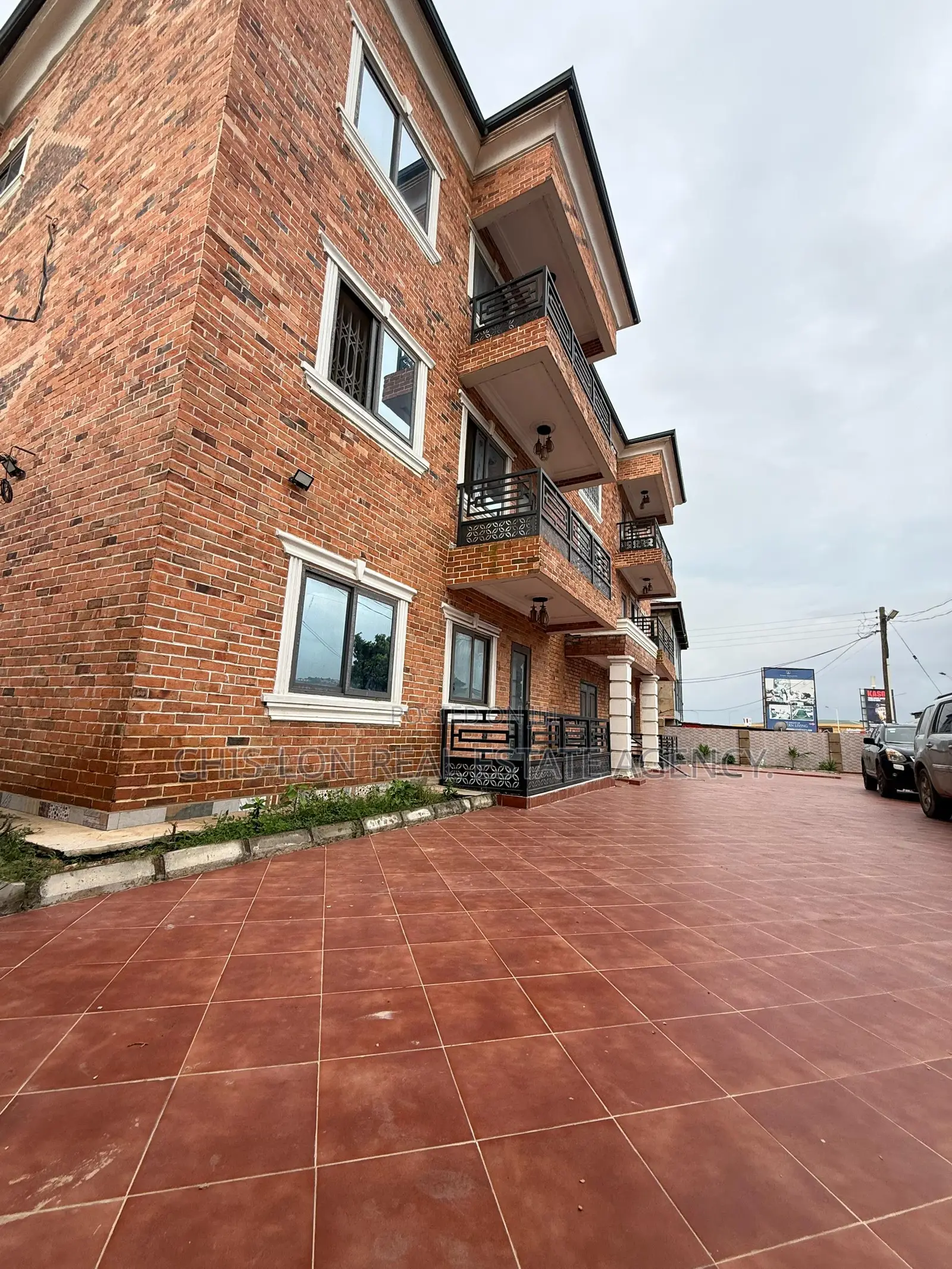 3bdrm Apartment in West Hills Mall Area for rent