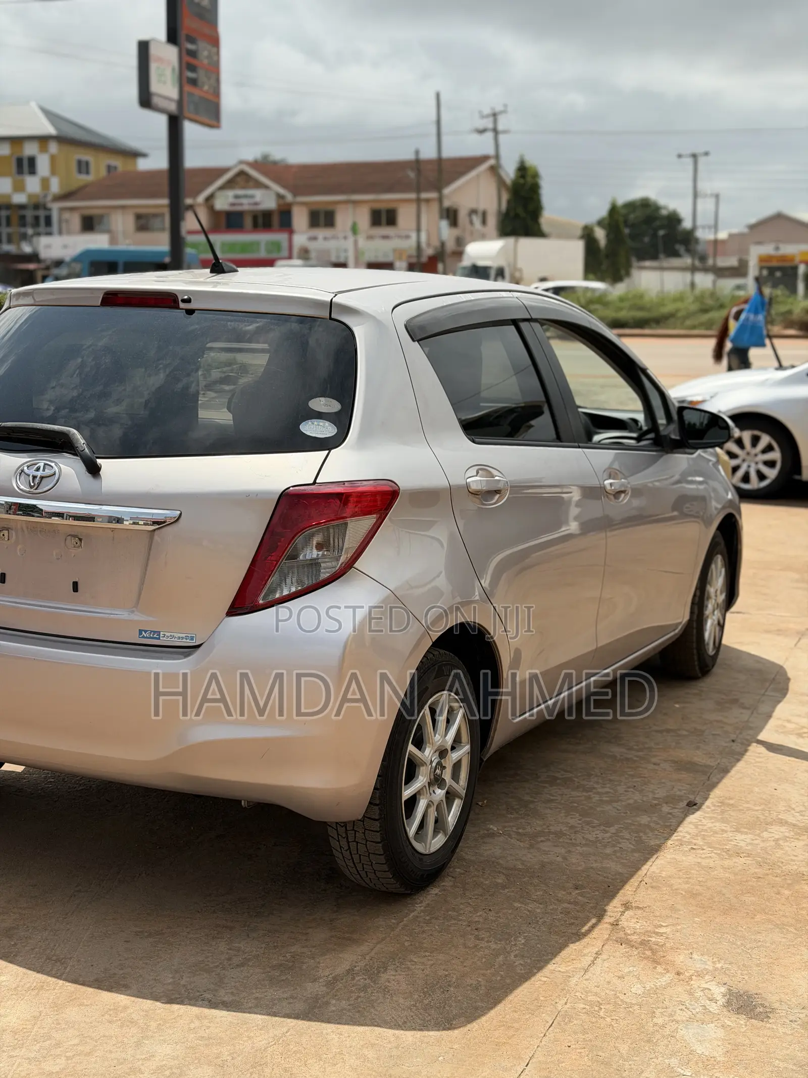 Toyota Vitz 1.3 FWD 5dr 2012 Pink