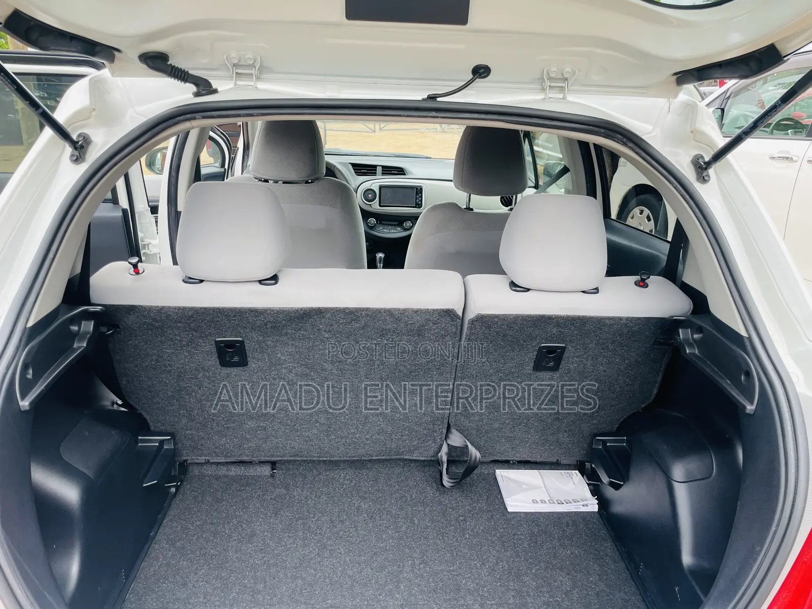 Toyota Vitz 1.3 AWD 5dr 2011 White