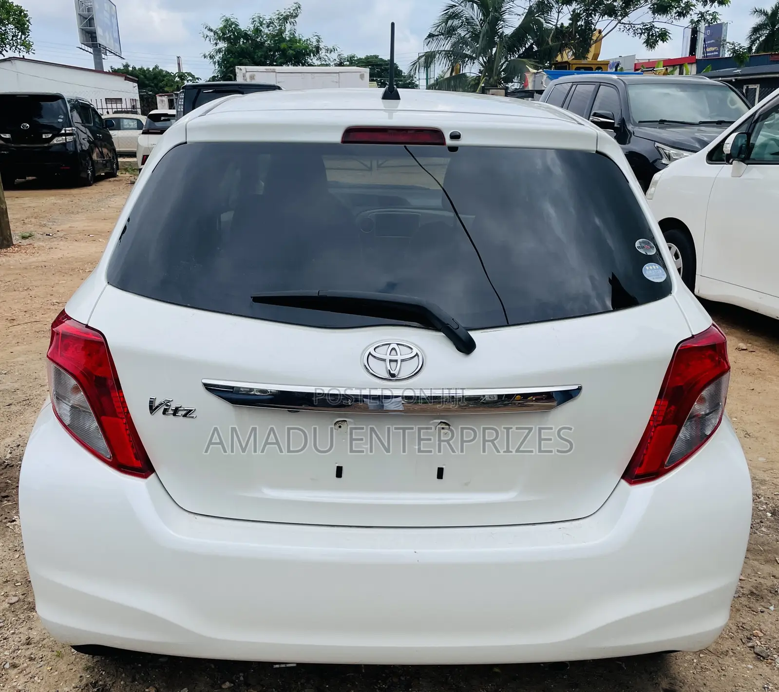 Toyota Vitz 1.3 AWD 5dr 2011 White