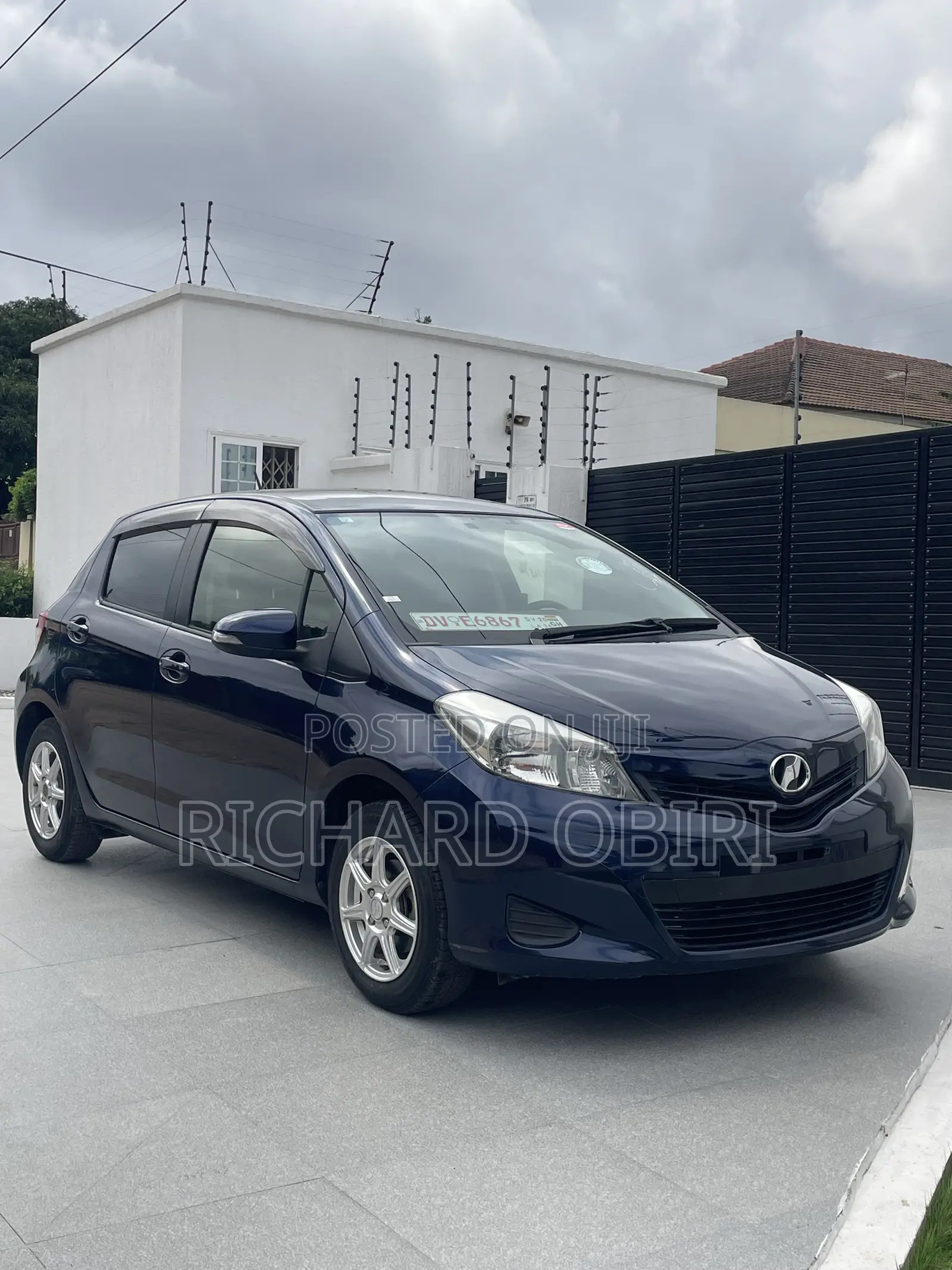 Toyota Vitz 1.3 AWD 5dr 2013 Blue