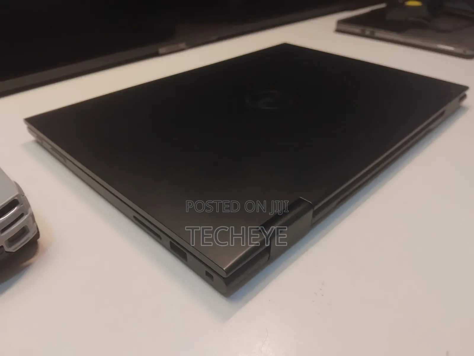 Laptop Dell Latitude 3390 2-in-1 8GB Intel Core i5 SSD 256GB
