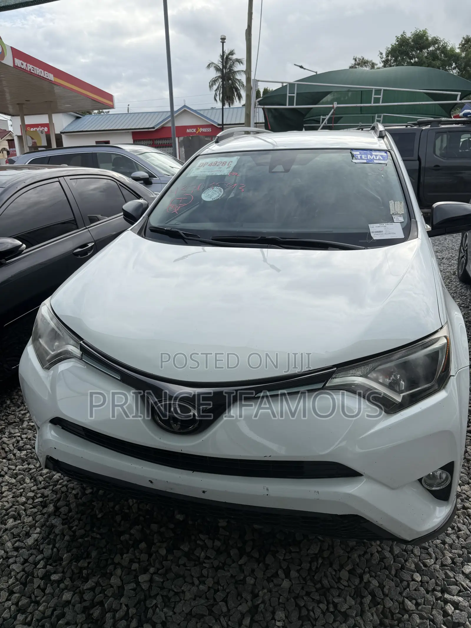 Toyota RAV4 LE 4dr SUV AWD (2.5L 4cyl 6A) 2018 White