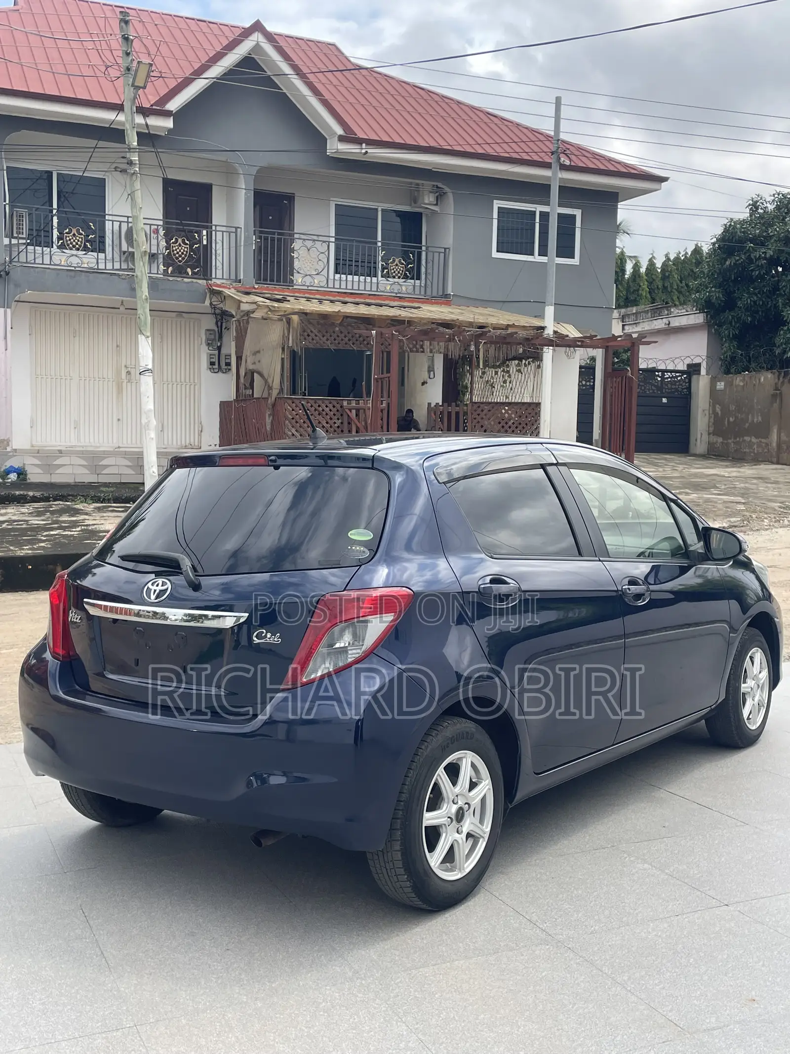 Toyota Vitz 1.3 AWD 5dr 2012 Blue