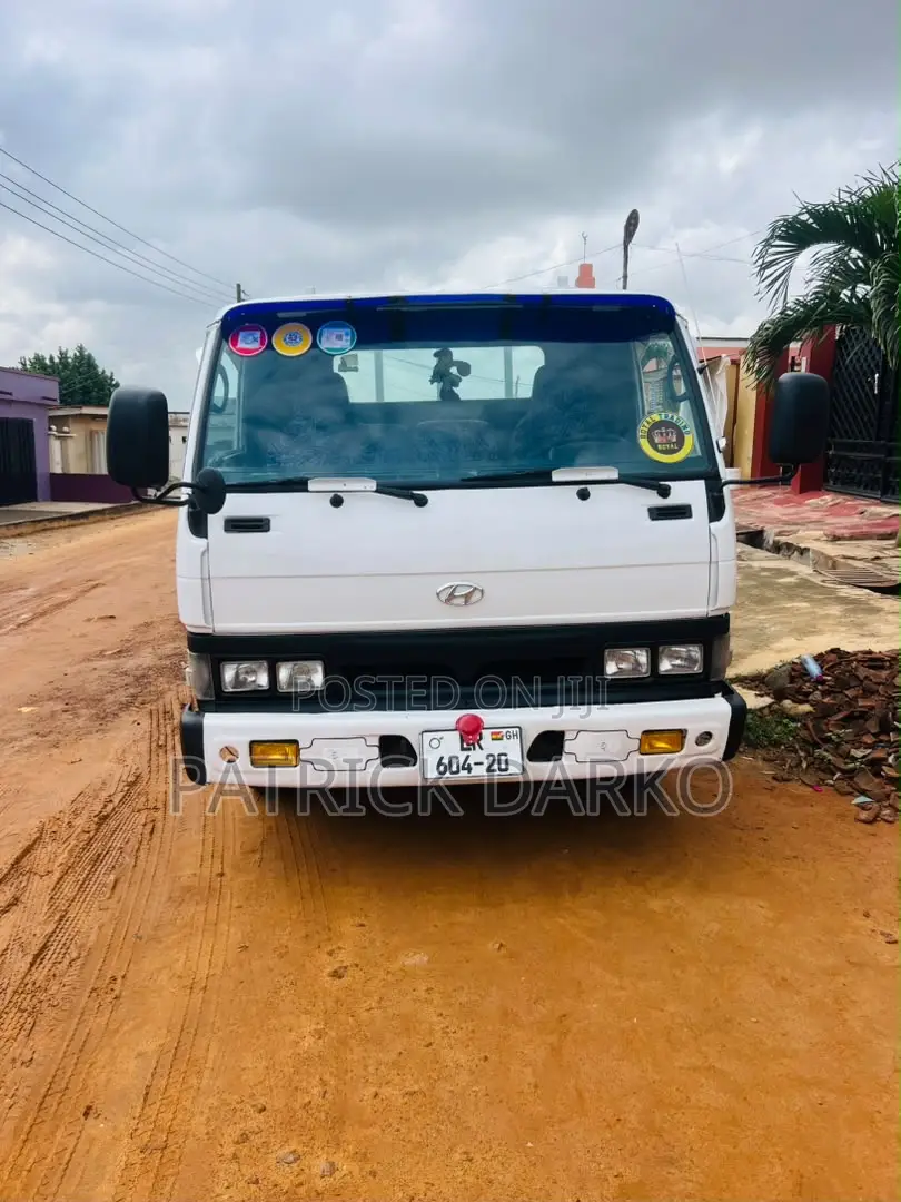 Hyundai Might 1