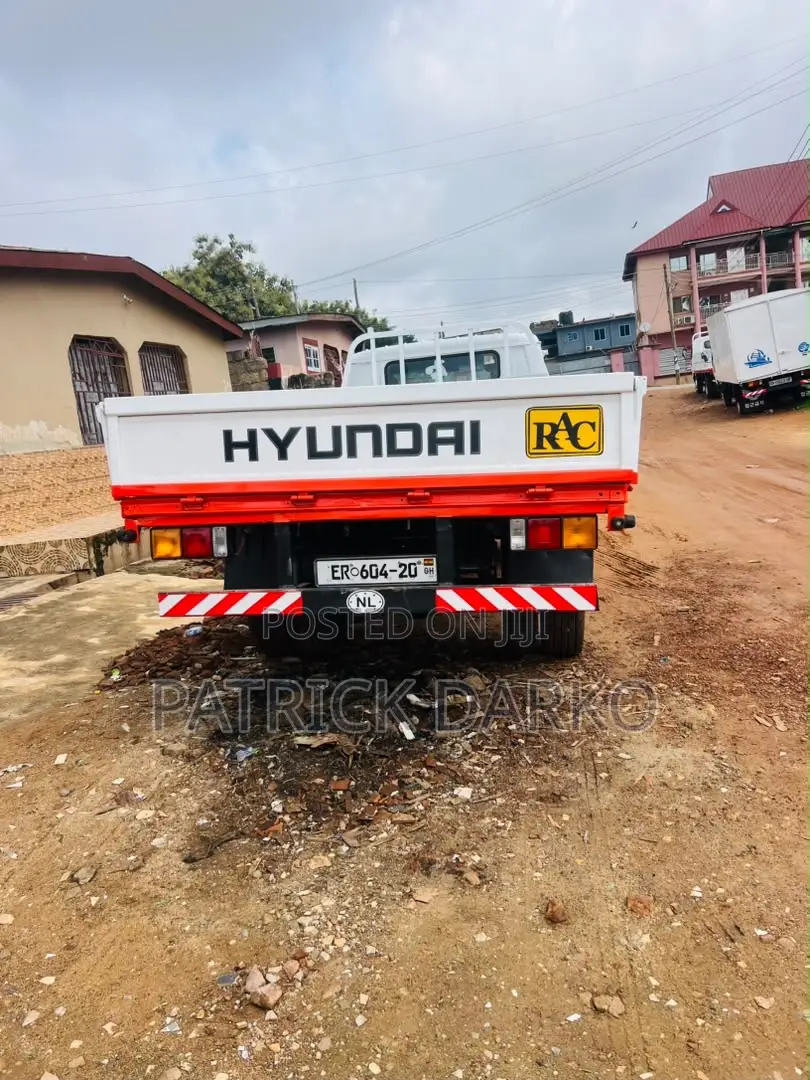 Hyundai Might 1