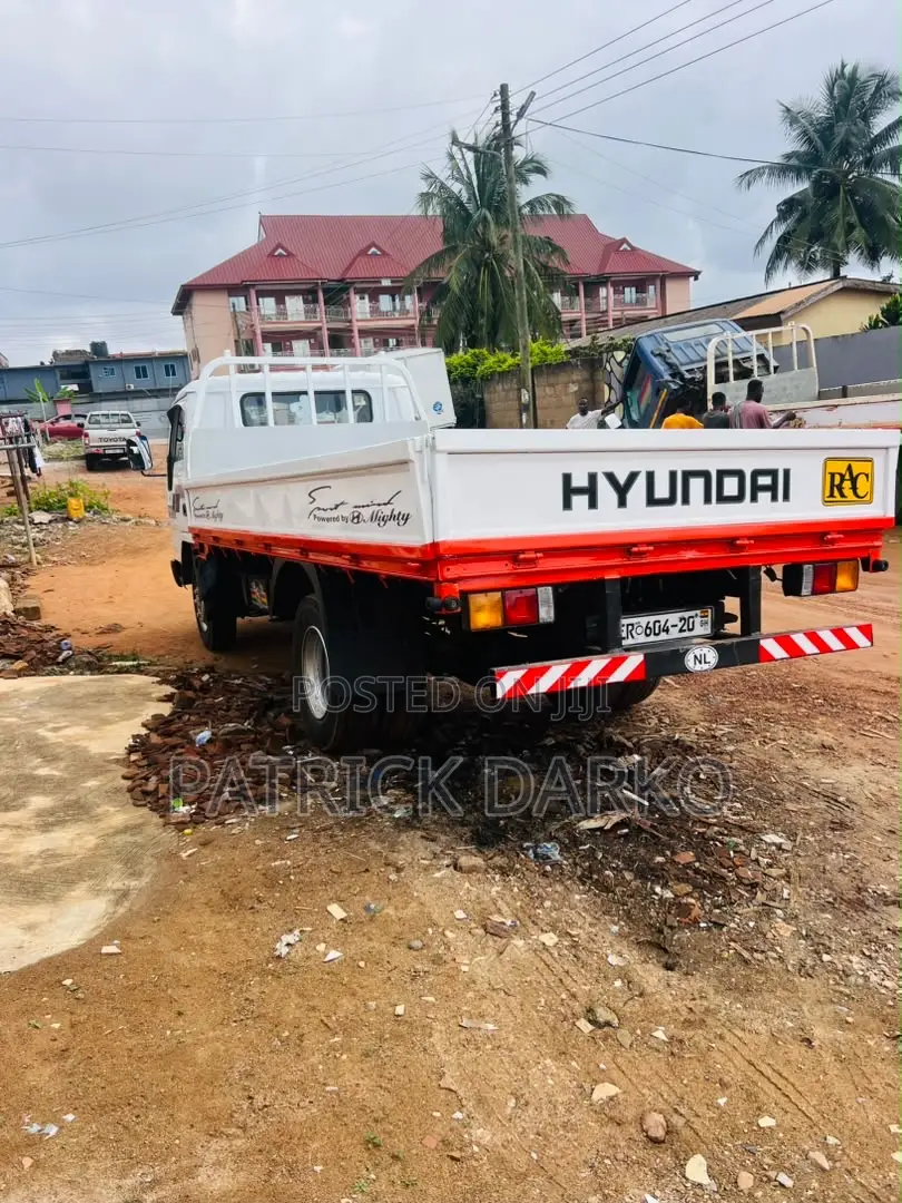 Hyundai Might 1