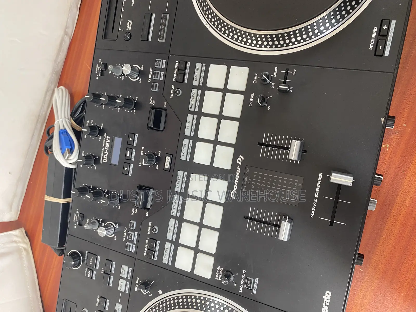 Pioneer DDJ Rev 7 Controller