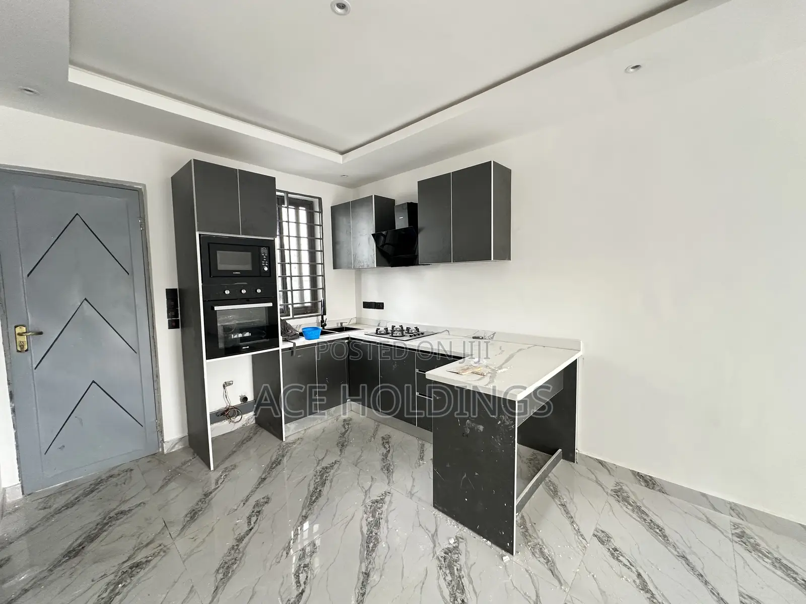 2bdrm Townhouse/Terrace in Nmai Dzorn, School Junction for sale