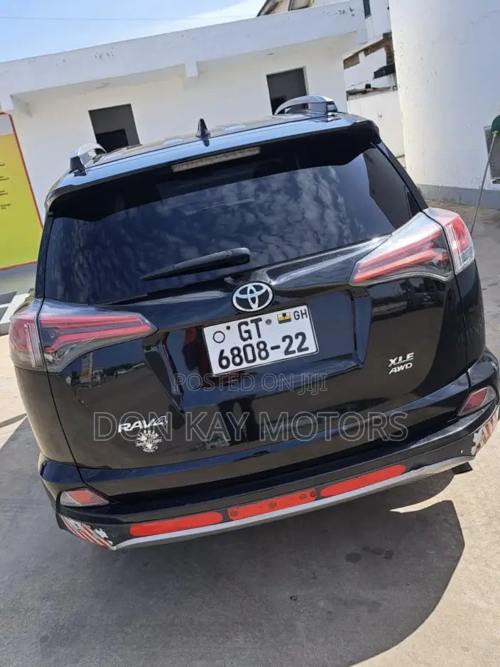 Toyota RAV4 XLE 4dr SUV (2.5L 4cyl 6A) 2018 Black