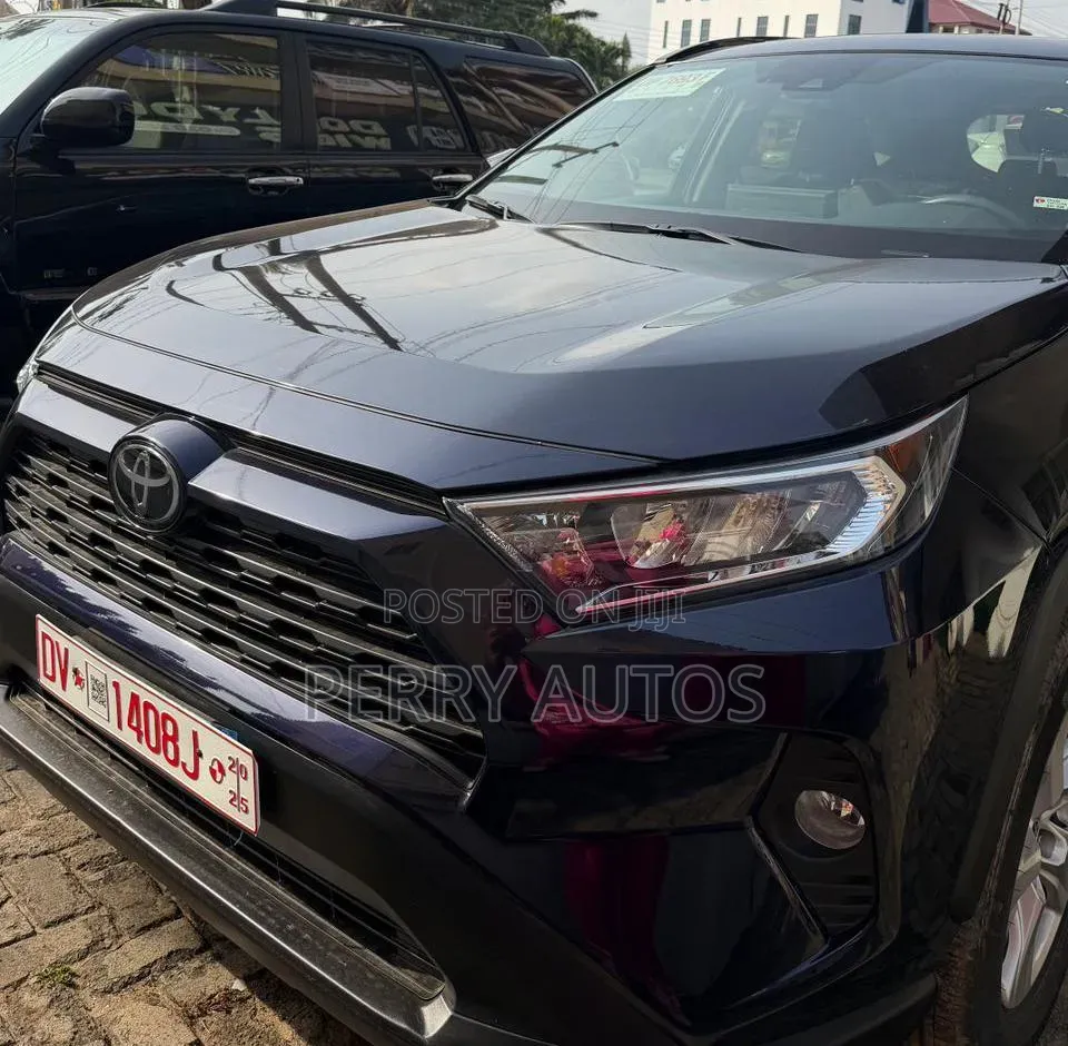 Toyota RAV4 2021 Blue