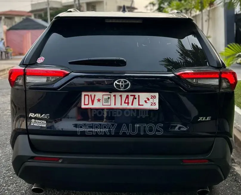 Toyota RAV4 2021 Blue