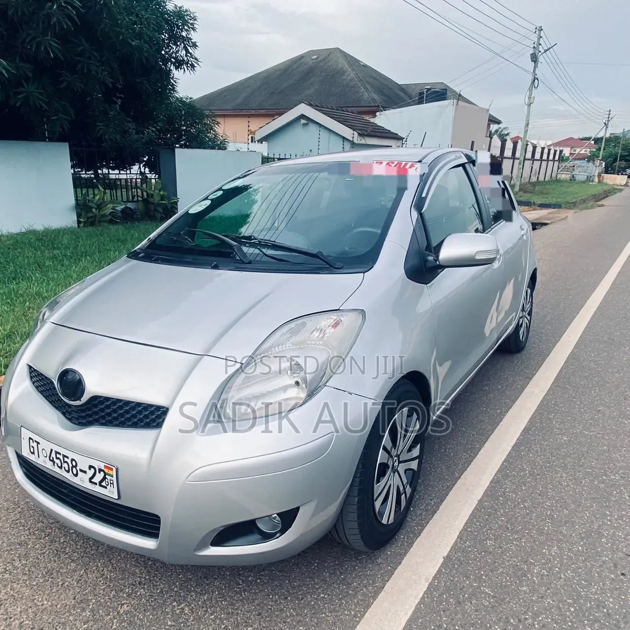 Toyota Vitz 2010 Silver