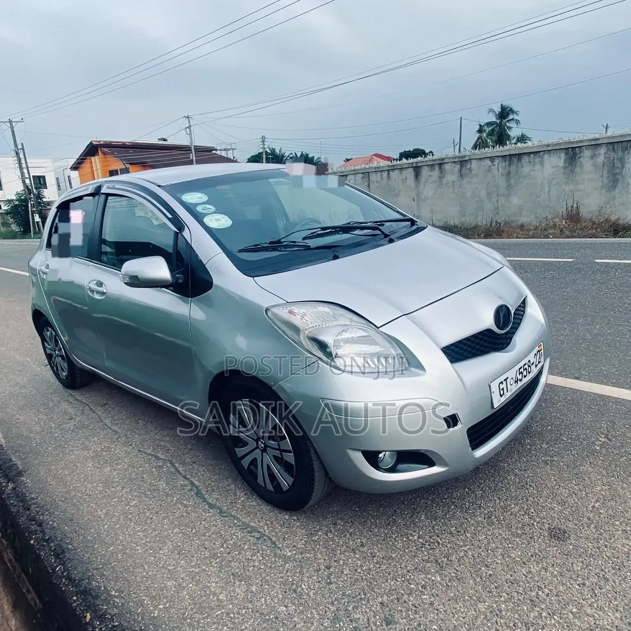 Toyota Vitz 2010 Silver