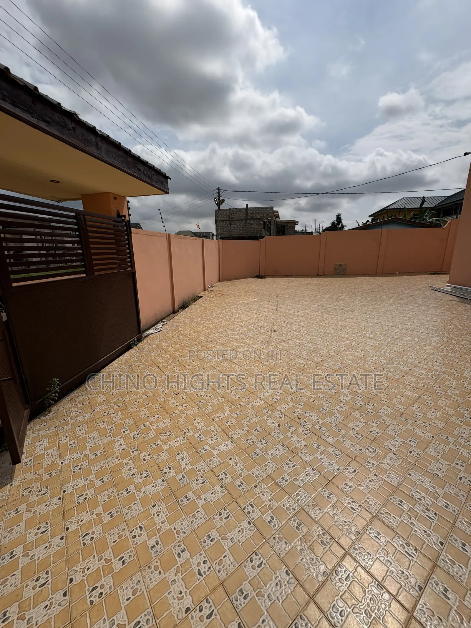 3bdrm House in Top 10, Tema Metropolitan for rent