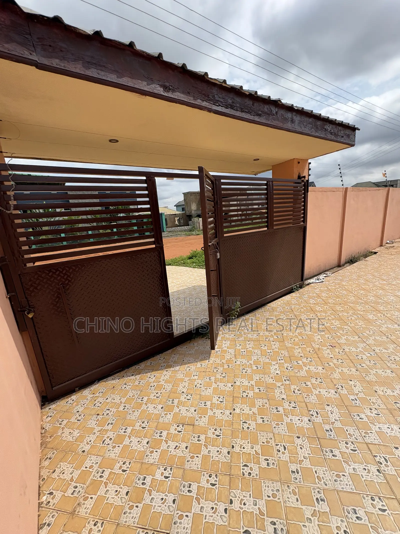 3bdrm House in Top 10, Tema Metropolitan for rent