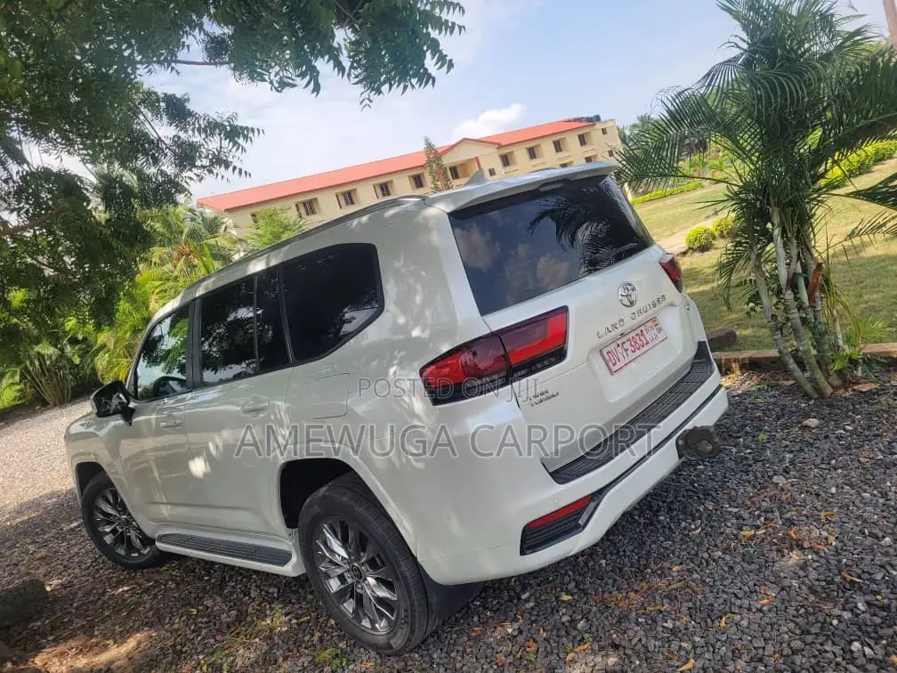 Toyota Land Cruiser LC300 2023 White
