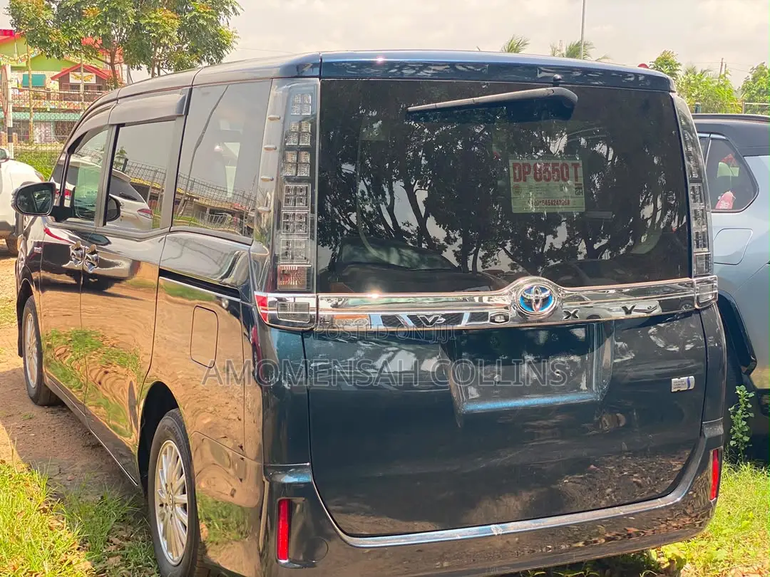 Toyota Voxy 2015 Black