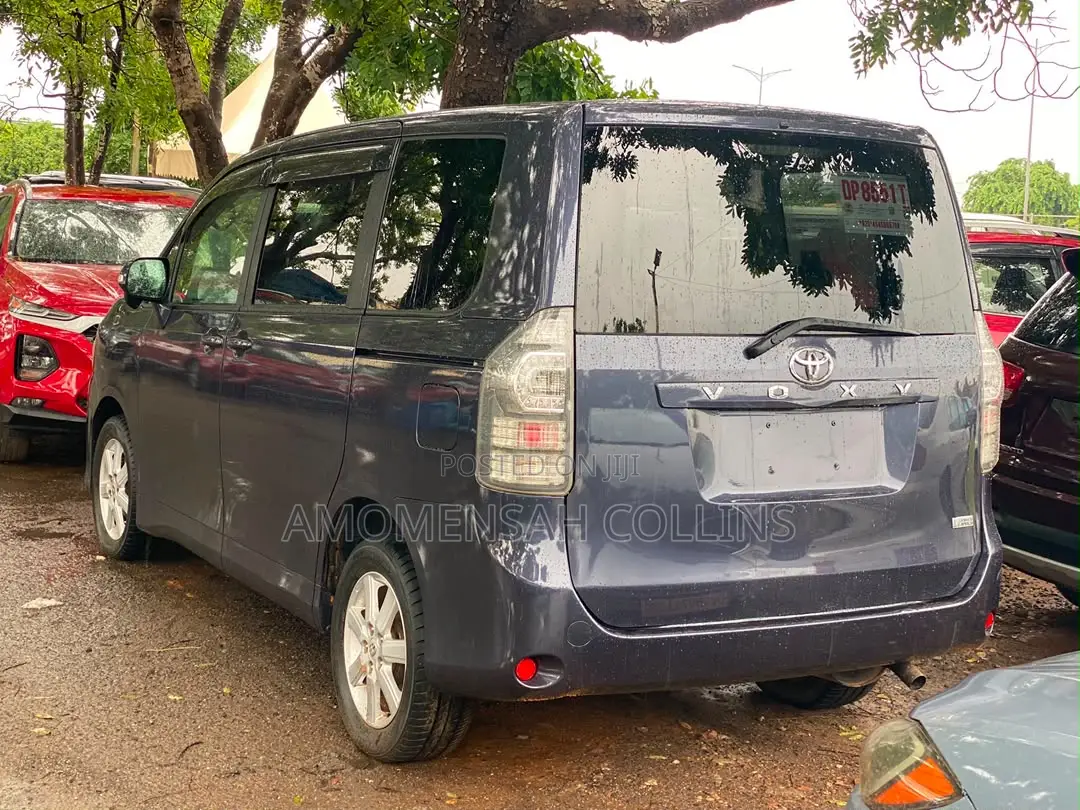 Toyota Voxy 2013 Gray
