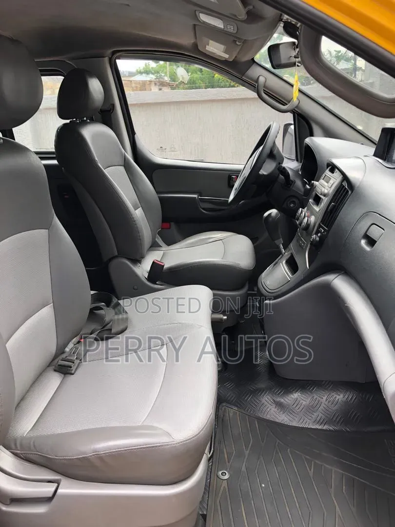 Hyundai Starex 2012 Yellow