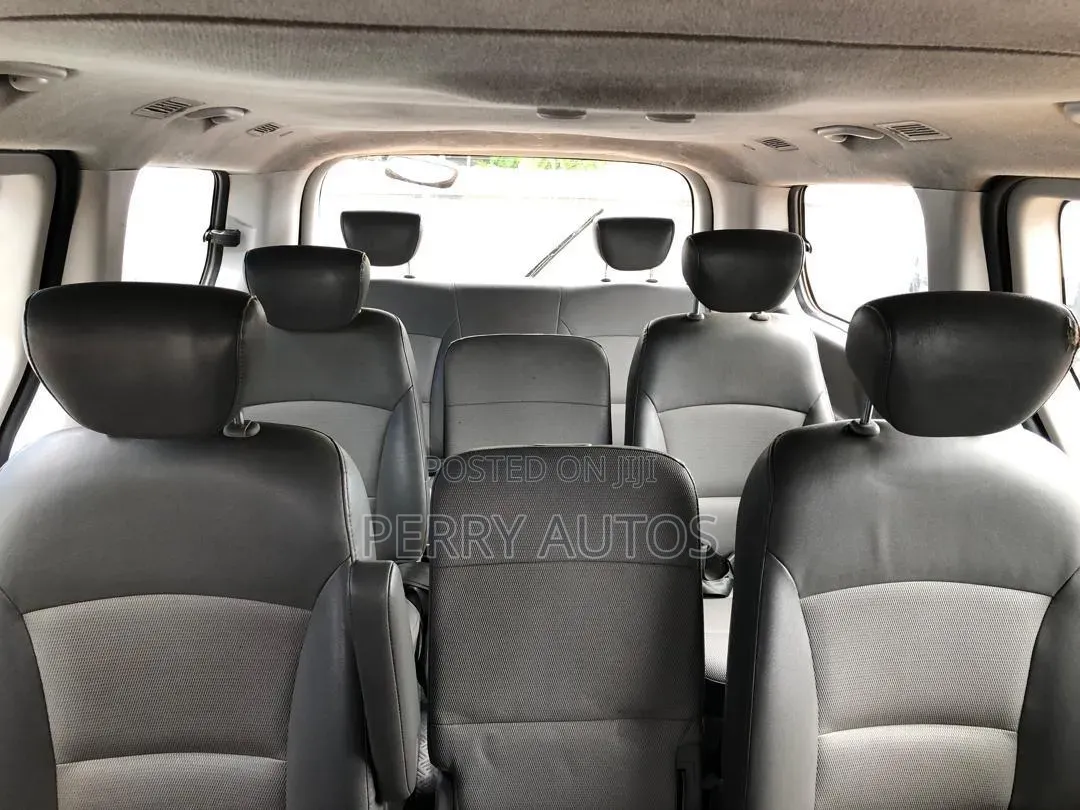 Hyundai Starex 2012 Yellow