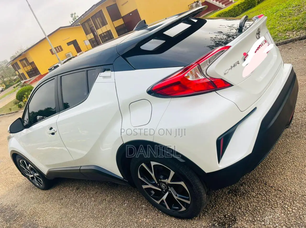 Toyota C-HR XLE Prermium FWD (2.0L 4cyl 2AM) 2018 White