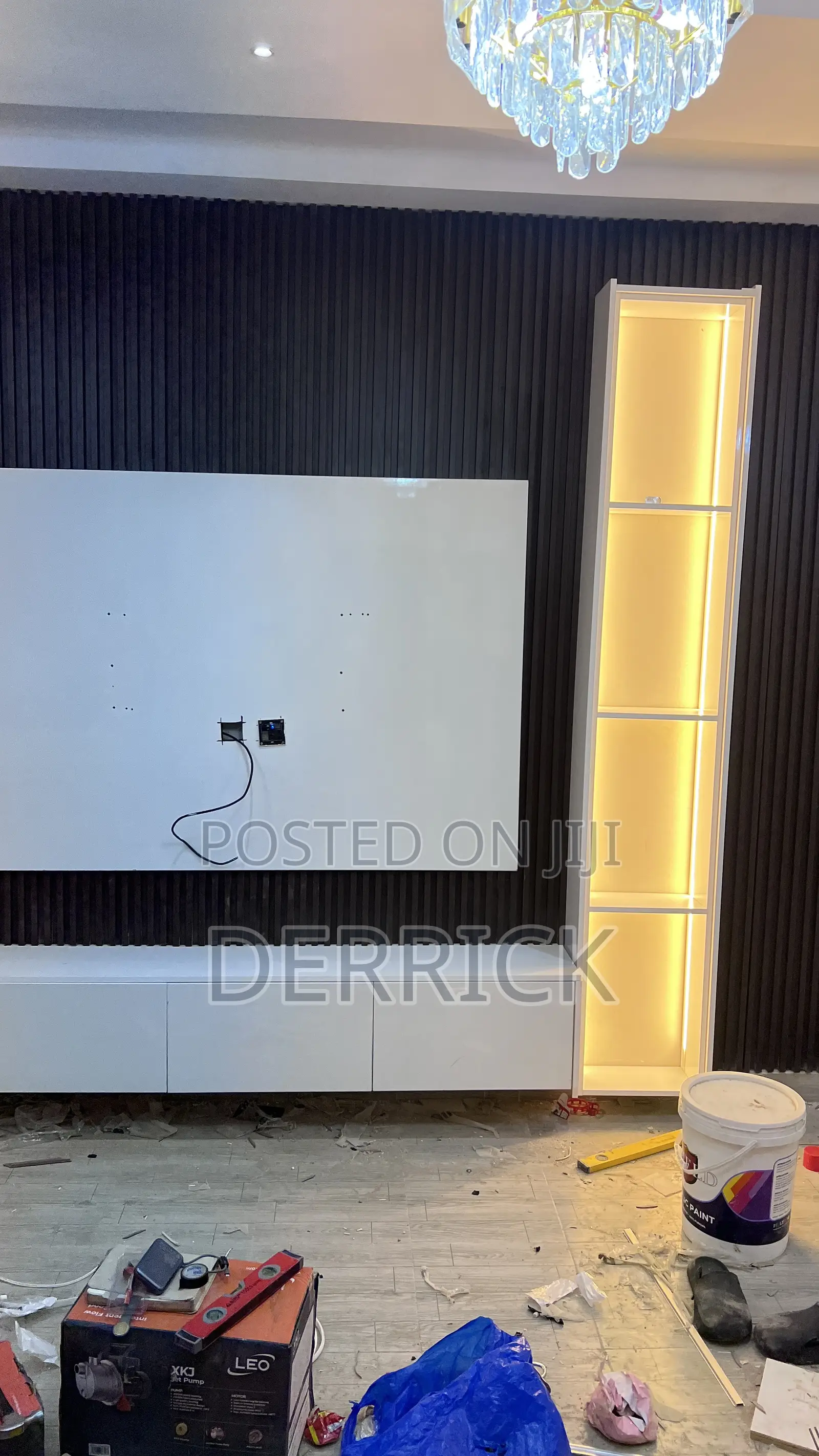 Modern and Premium TV Stand /Console