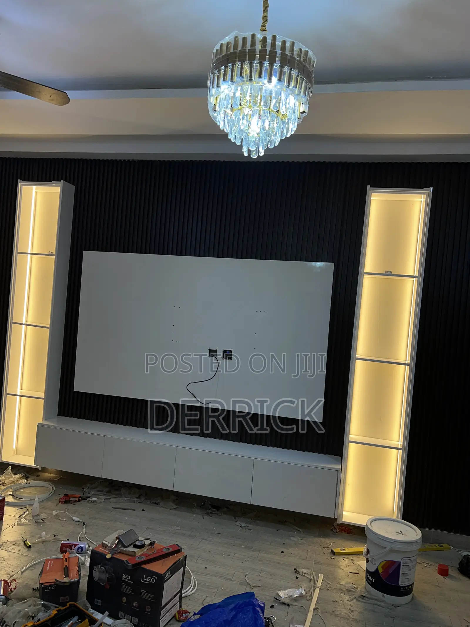 Modern and Premium TV Stand /Console