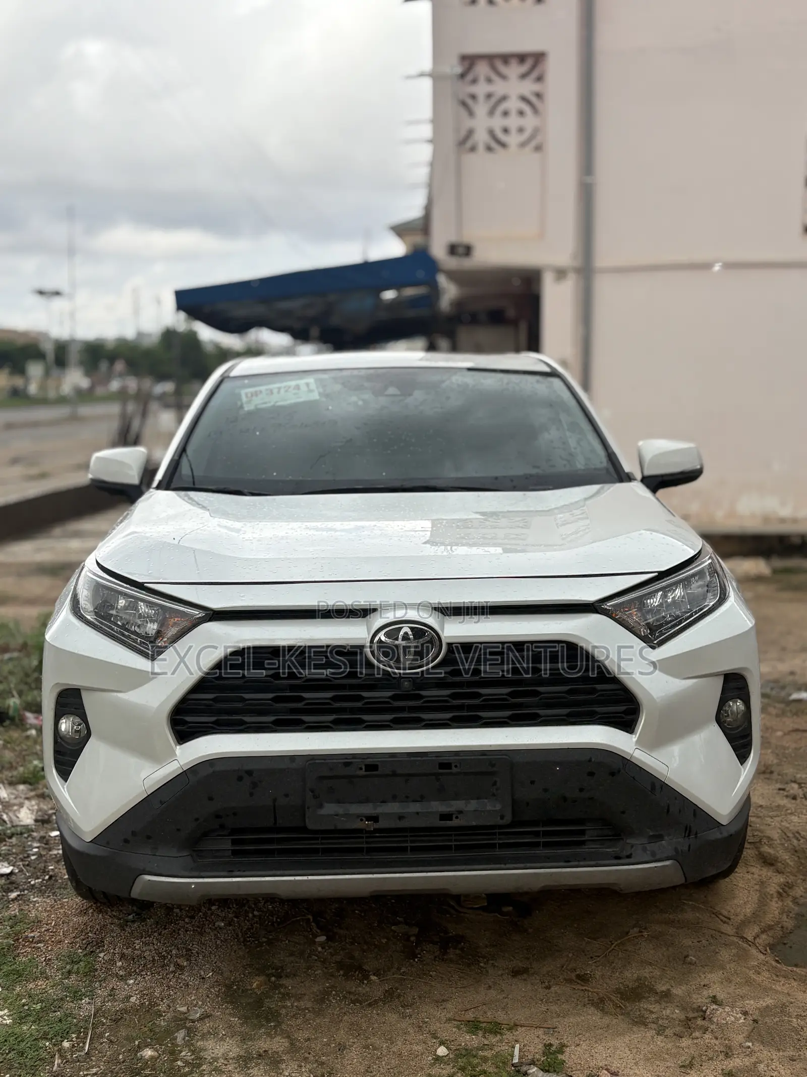 Toyota RAV4 Limited 2021 White