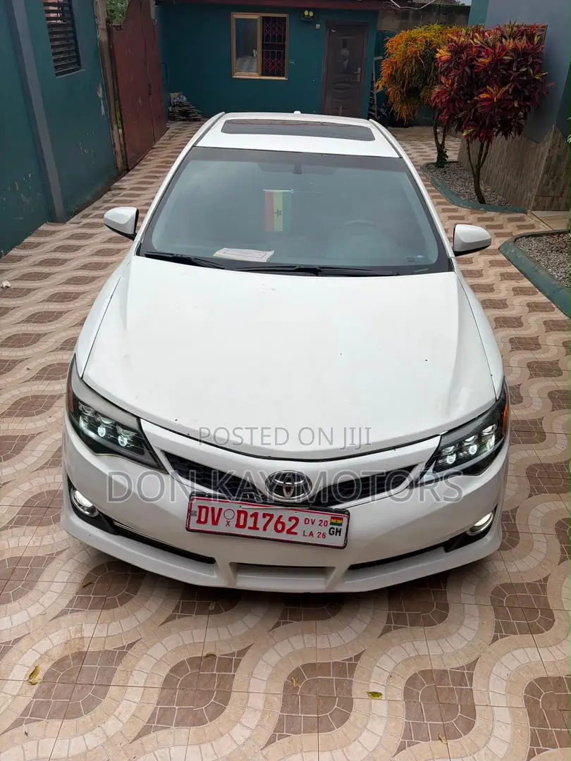 Toyota Camry SE Sport 4dr Sedan (2.5L 4cyl 6A) 2014 White