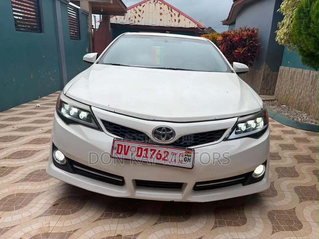 Toyota Camry SE Sport 4dr Sedan (2.5L 4cyl 6A) 2014 White