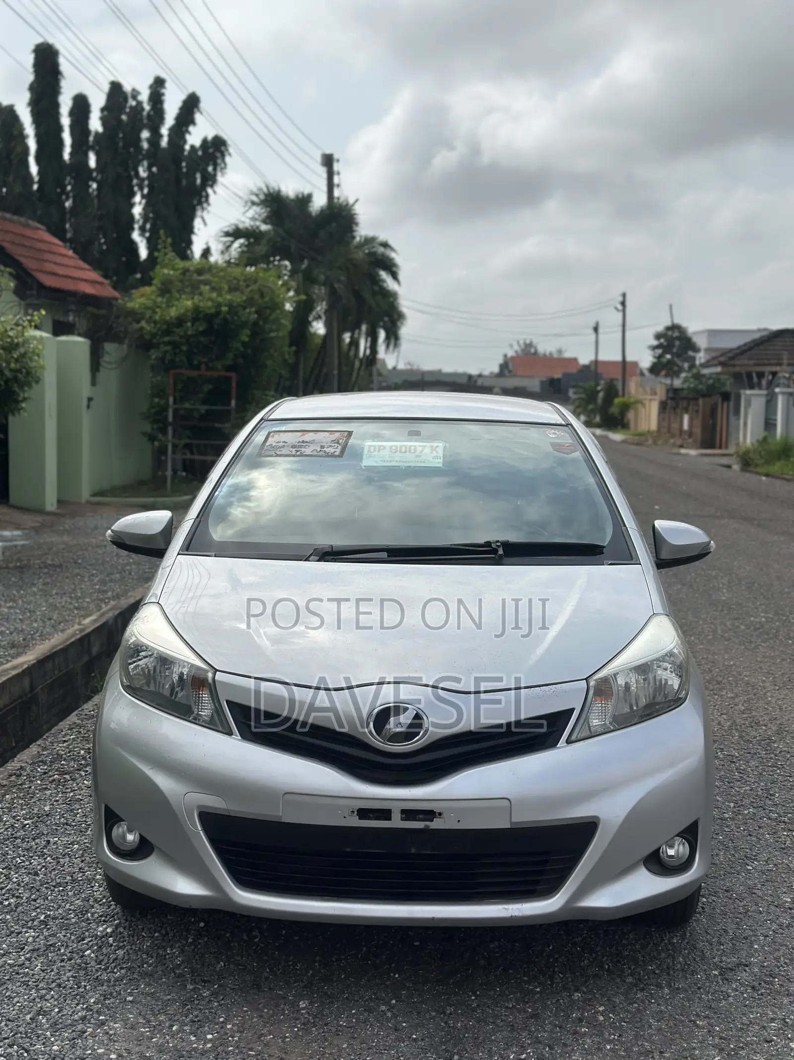 Toyota Vitz 2012 Silver