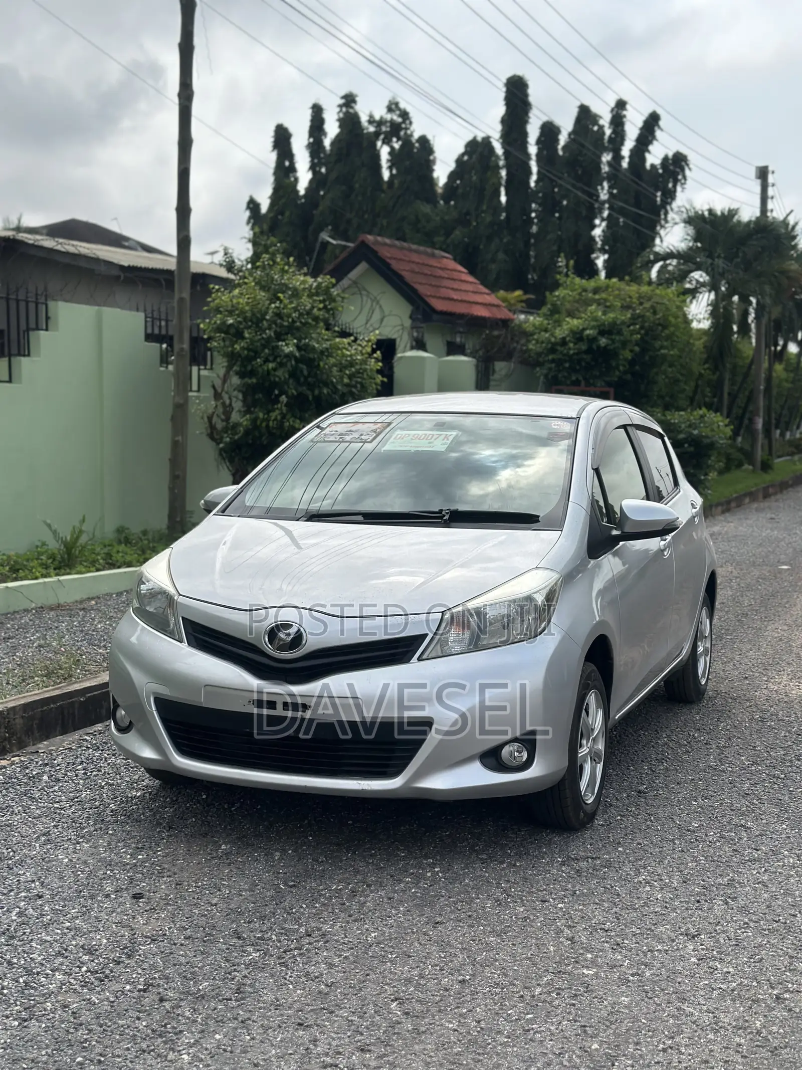 Toyota Vitz 2012 Silver