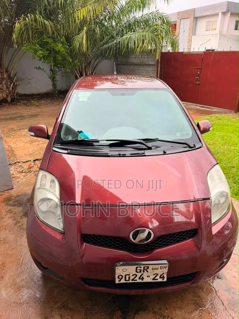 Toyota Vitz 2010 Red