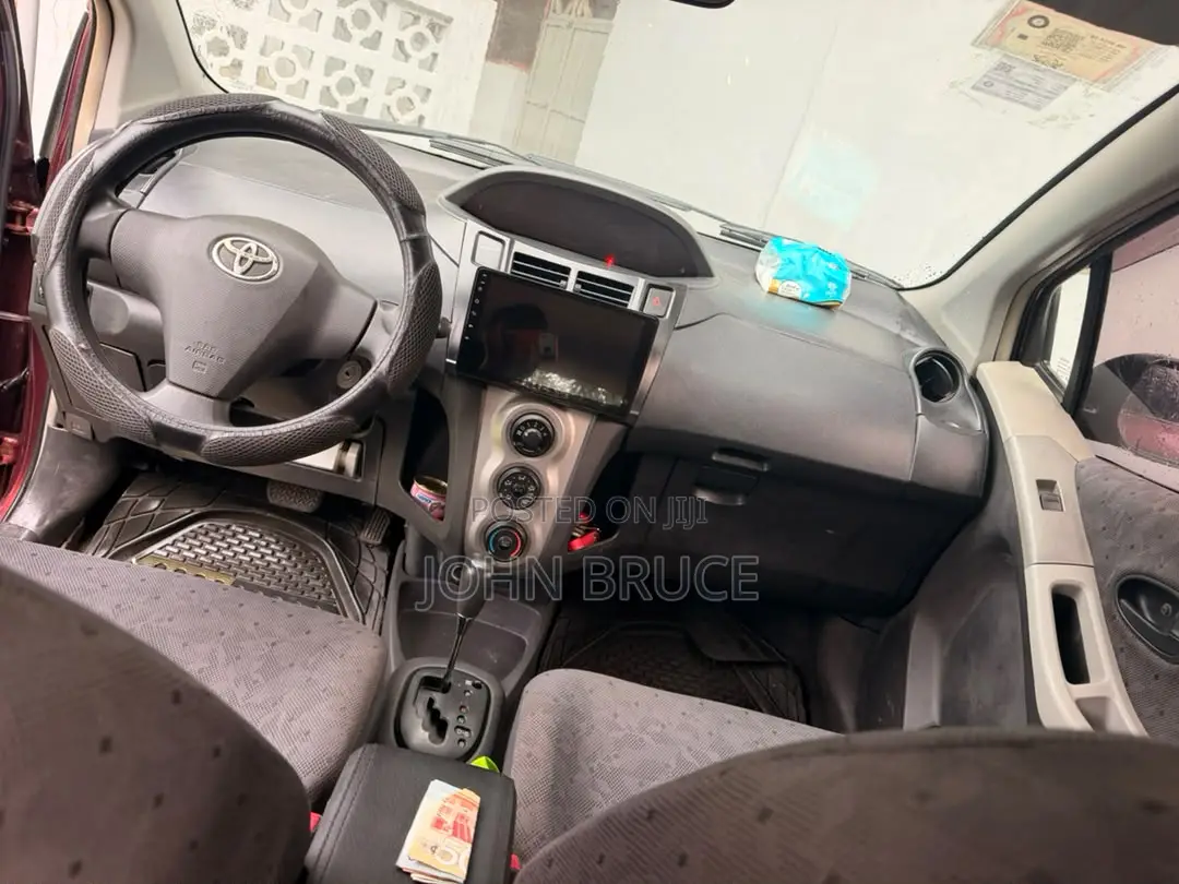 Toyota Vitz 2010 Red