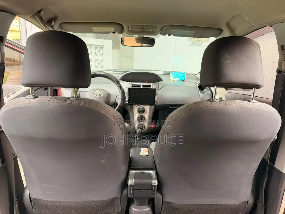 Toyota Vitz 2010 Red