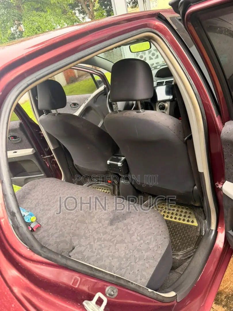 Toyota Vitz 2010 Red