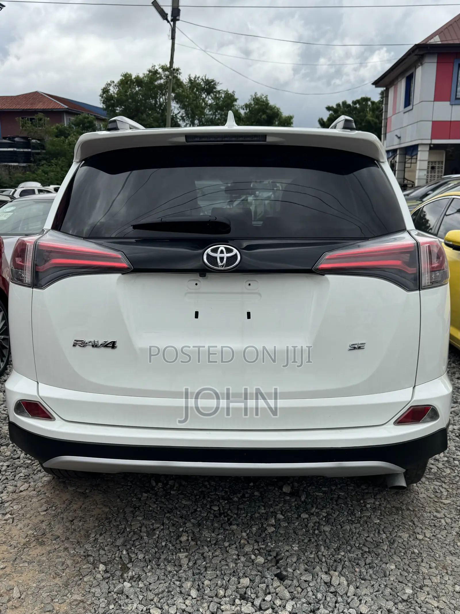 Toyota RAV4 SE FWD (2.5L 4cyl 6A) 2017 White