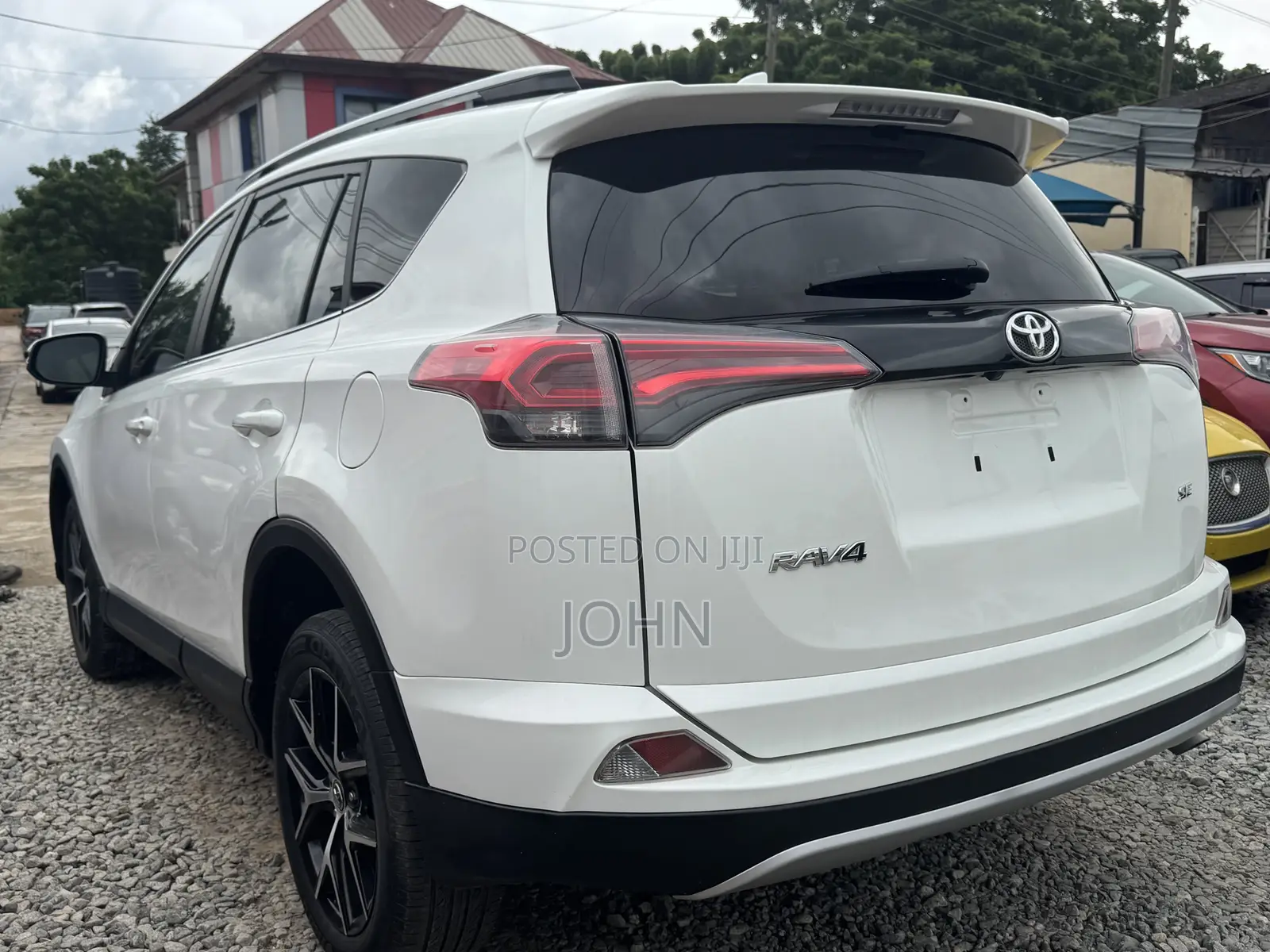 Toyota RAV4 SE FWD (2.5L 4cyl 6A) 2017 White