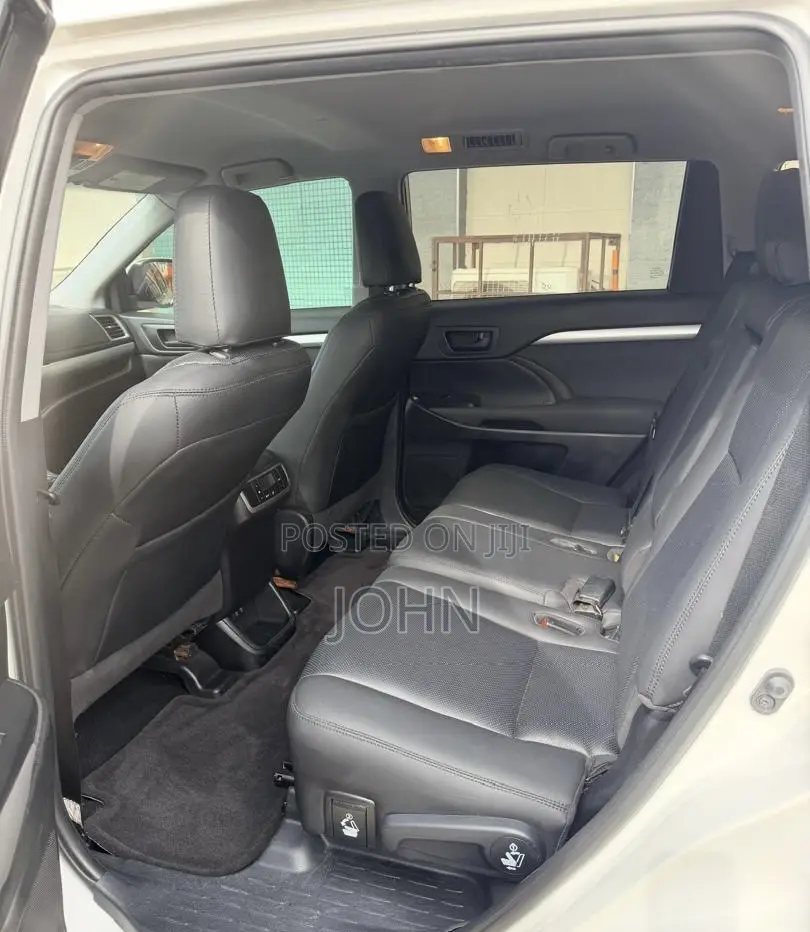 Toyota Highlander LE 2019 White