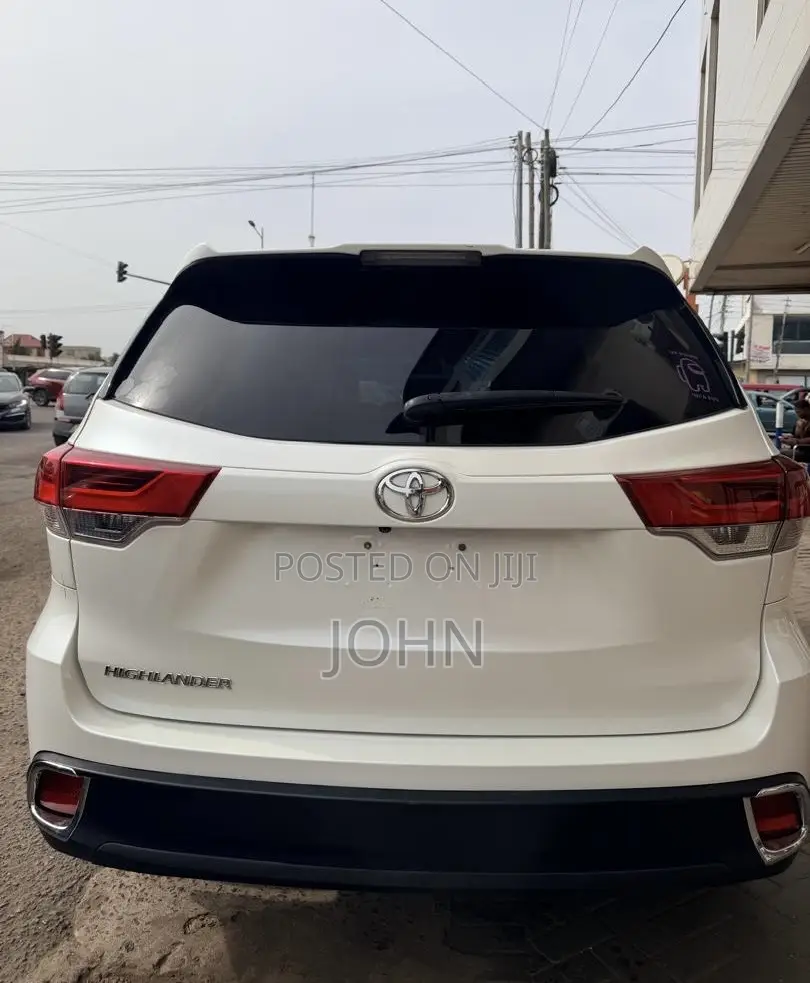 Toyota Highlander LE 2019 White