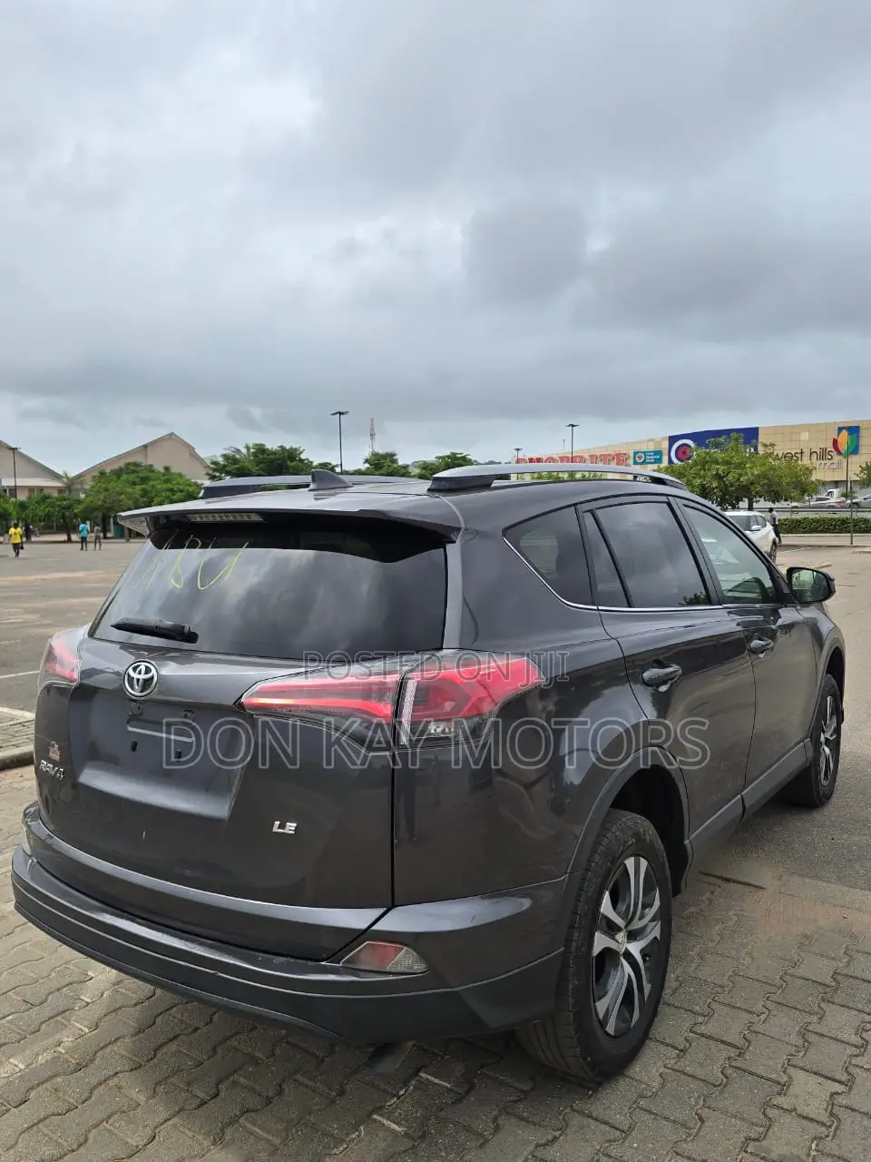 Toyota RAV4 LE 4dr SUV AWD (2.5L 4cyl 6A) 2018 Gray