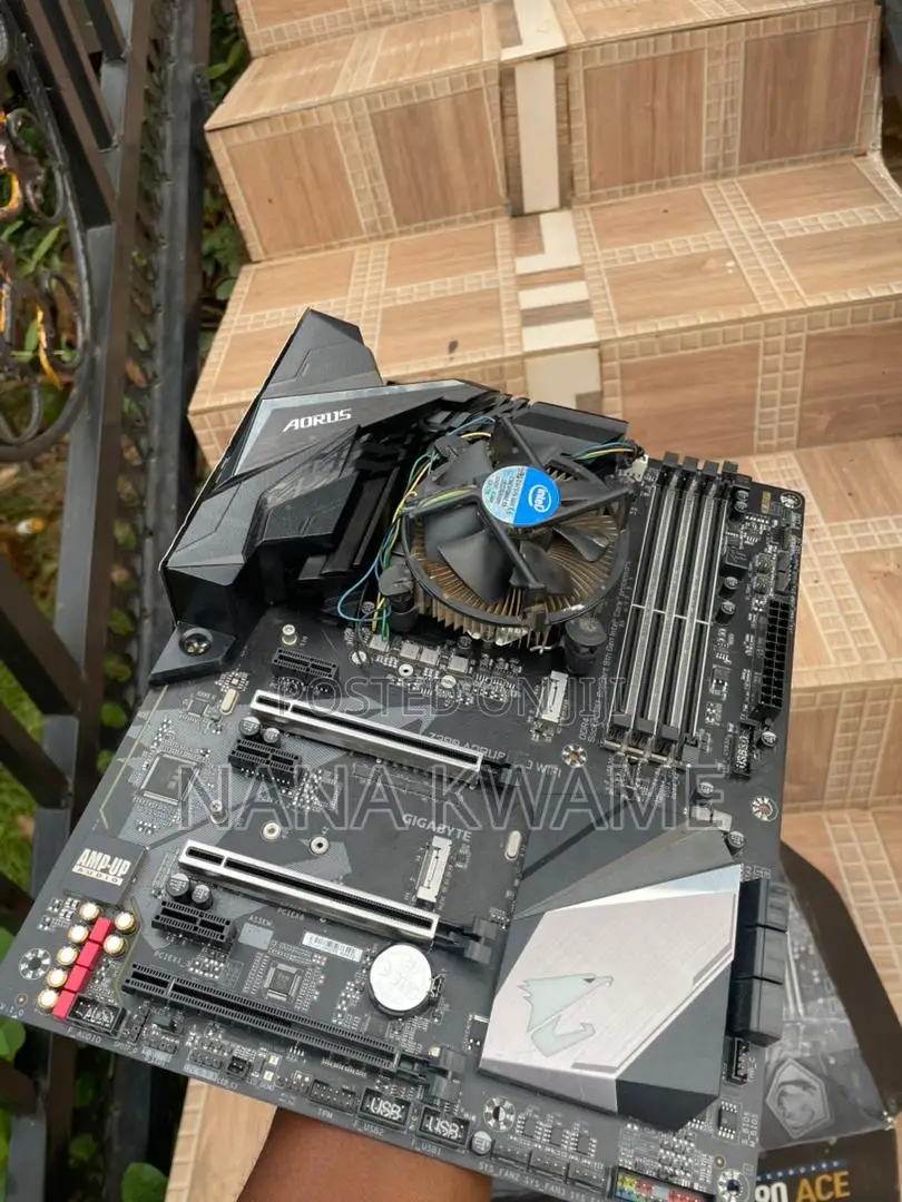 Gigabyte Z390 Aorus Pro Wifi + I7 Cpu