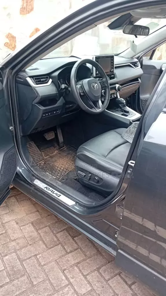 Toyota RAV4 2021 Black