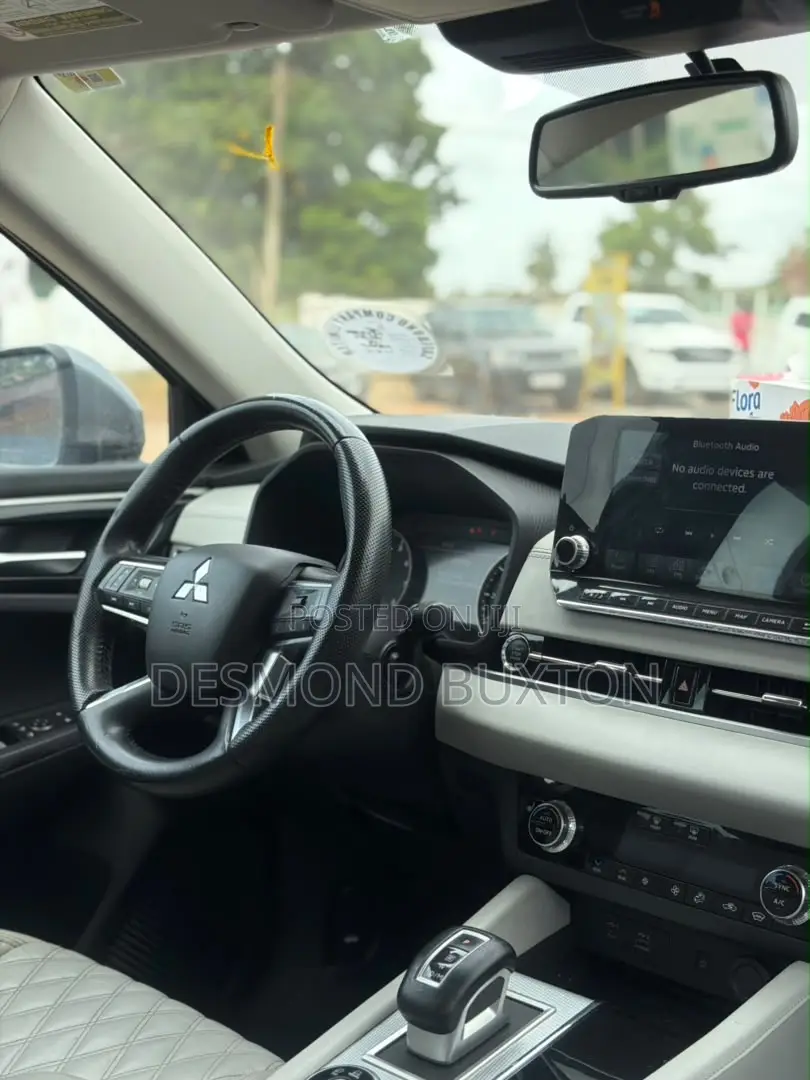 Mitsubishi Outlander SEL Launch Edition 2022 Gray