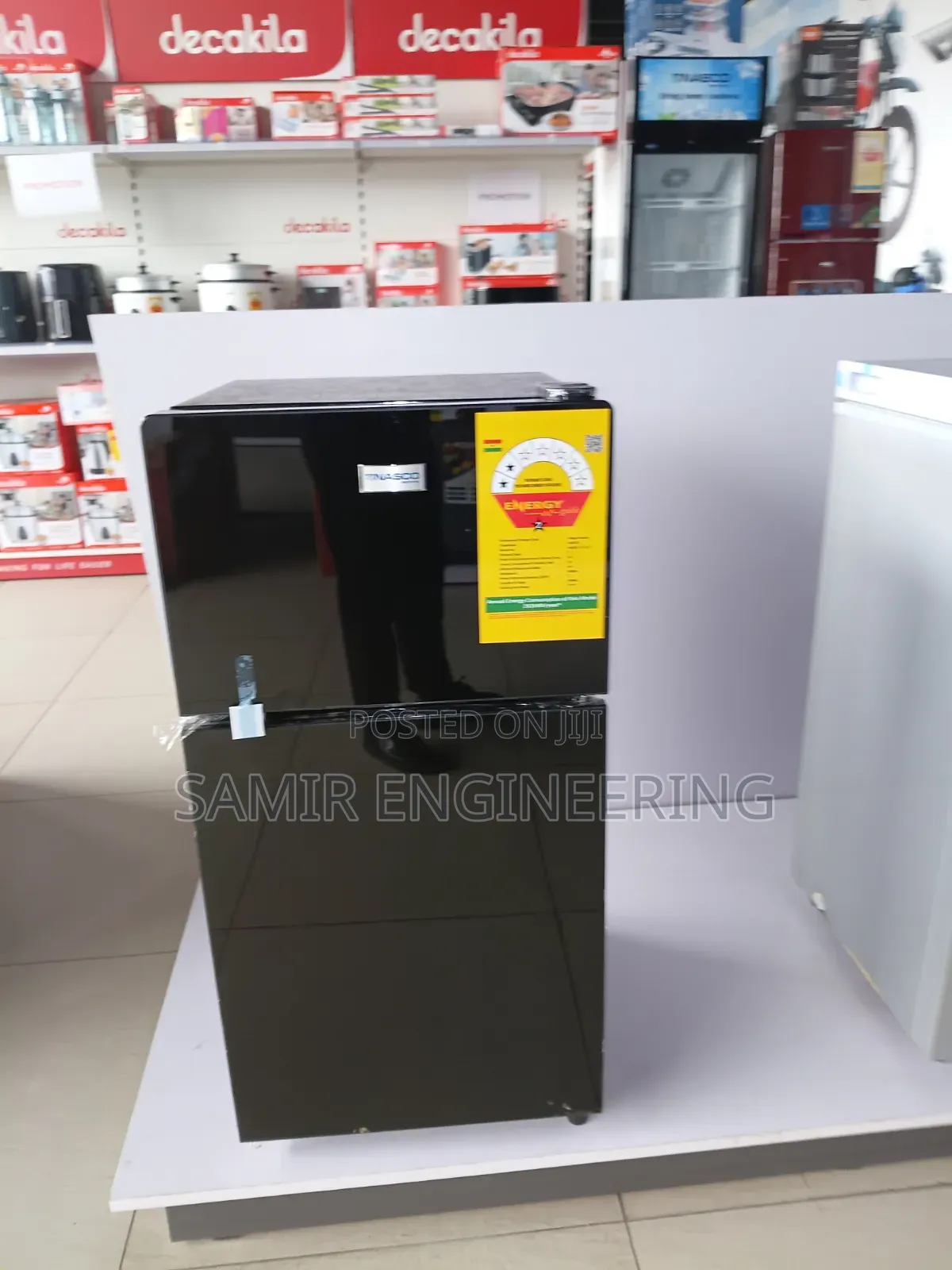 Nasco 86l Mirror Finish: Compact Elegance in Black