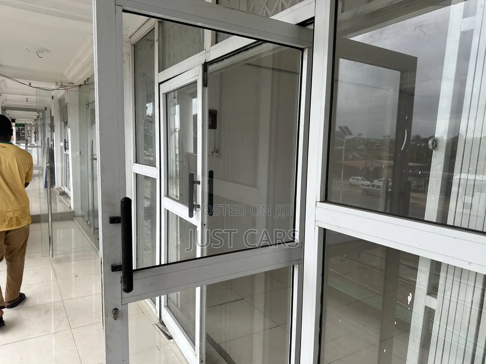 Single Large Shop/Office for Rent