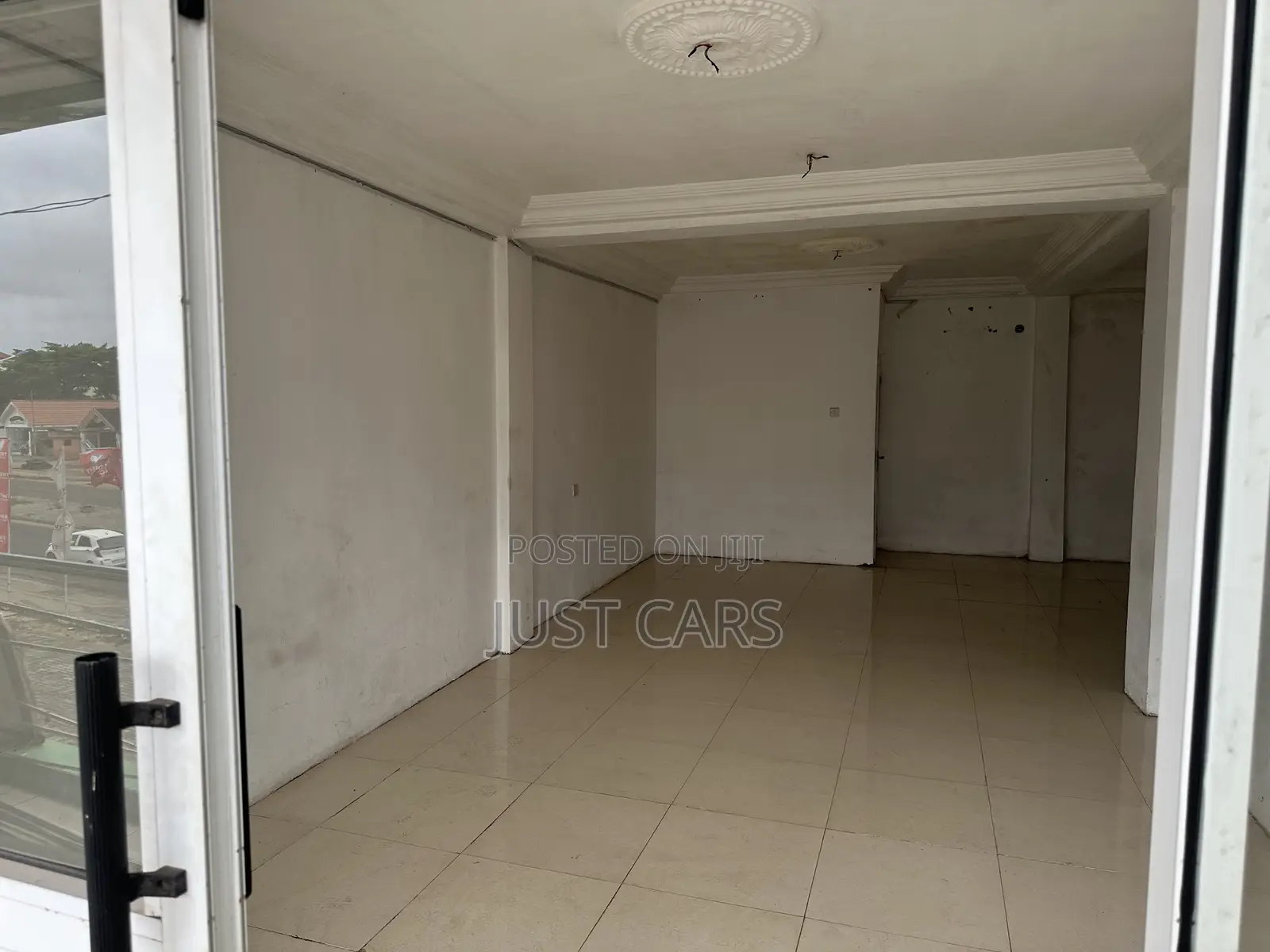 Single Large Shop/Office for Rent