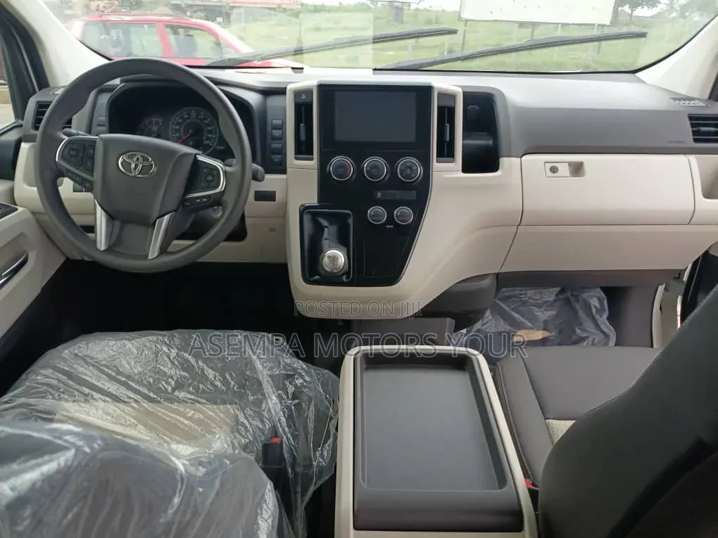 Toyota HiAce 2025 White